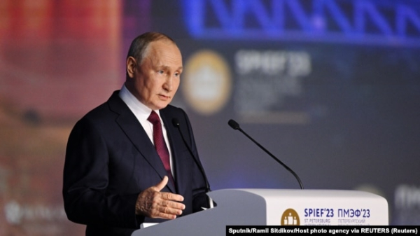 Президент Росії Володимир Путін виступає на Петербурзькому міжнародному економічному форумі, 16 червня 2023 року