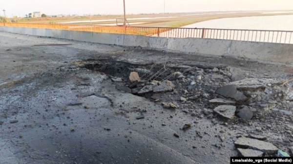 Руйнування на автомобільному Чонгарському мосту внаслідок удару 22 червня 2023 року