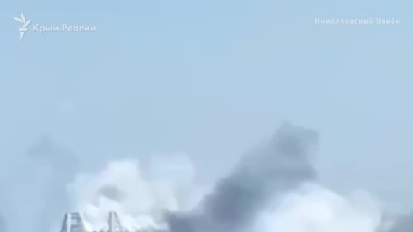 Дым и взрывы у Керченского моста. Что случилось?