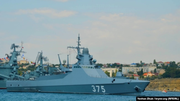 Кораблі Чорноморського флоту Росії в Севастополі, Крим. Архівне фото