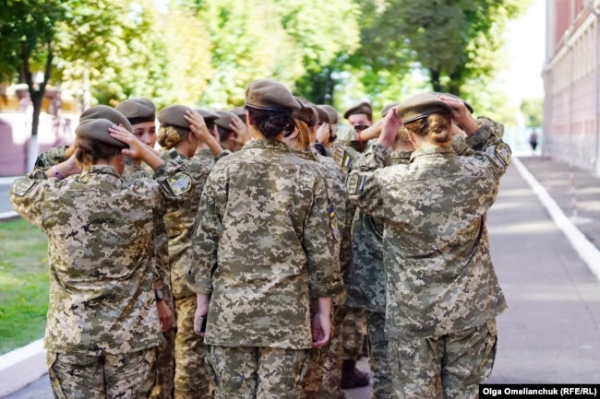 Взвод дівчат у Київському військовому ліцеї Богуна. Київ, 31 серпня 2019 року