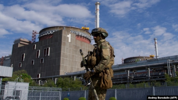 Російський військовий на території окупованої Запорізької атомної станції
