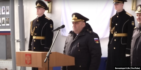 Командир Кримської військово-морської бази ЧФ РФ Фелікс Меньков на церемонії відкриття пам’ятної дошки