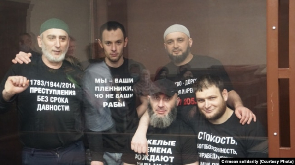 Друга сімферопольська група фігурантів кримських справ Хізб ут-Тахрір. Сімферополь, Крим, Україна, 21 лютого 2022 року. Зліва направо: Шабан Умеров, Раїм Айвазов, Різа Ізетов, Фарход Базаров, Ремзі Бекіров