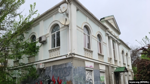 Будівля Меджлісу кримськотатарського народу в Сімферополі. Крим, квітень 2023 року
