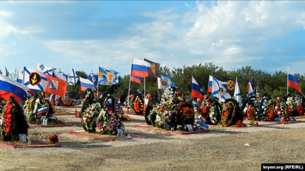 Могили вбитих в Україні російських військових на цвинтарі «Кальфа», Севастополь, 2023 рік