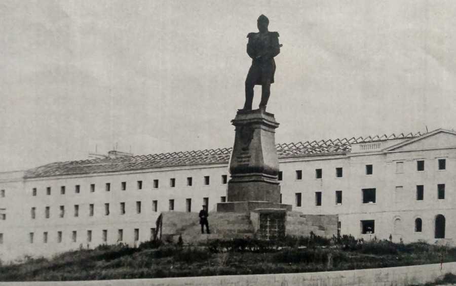 В Севастополе на установку памятника адмиралу Лазареву нет разрешения ректора