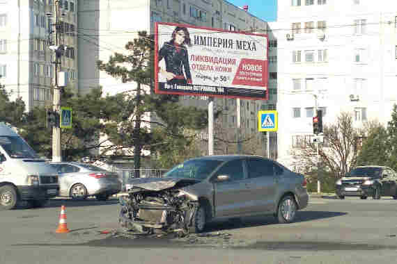 ДТП в Севастополе: машина в соснах, пешеход в больнице (фото)