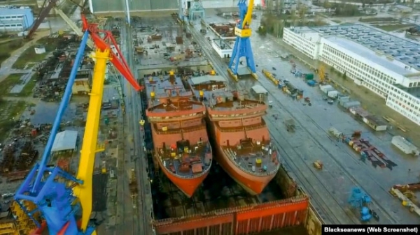Суднобудівний завод «Залив» у Керчі. Одне з найбільших суднобудівних підприємств у Східній Європі. Завод відомий будівництвом кораблів для ВМФ Росії