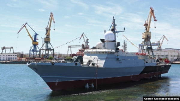 Церемонія спуску на воду малого ракентного корабля проєкту 22800 «Циклон» на суднобудівному заводі «Залив». Керч, Крим, 2020 рік