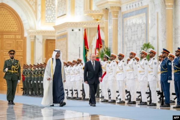 Президент ОАЕ, шейх Мохаммед бен Заїд аль Нагаян і президент Росії Володимир Путін. Абу-Дабі, 6 грудня 2023 року