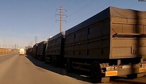 З порту Феодосії окупанти вивозять награбоване українське зерно вантажівками0