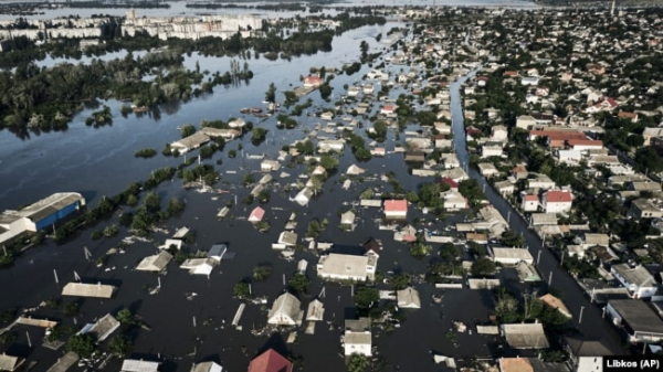 Затоплені вулиці Херсона внаслідок знищення Каховської ГЕС, 7 червня 2023 року