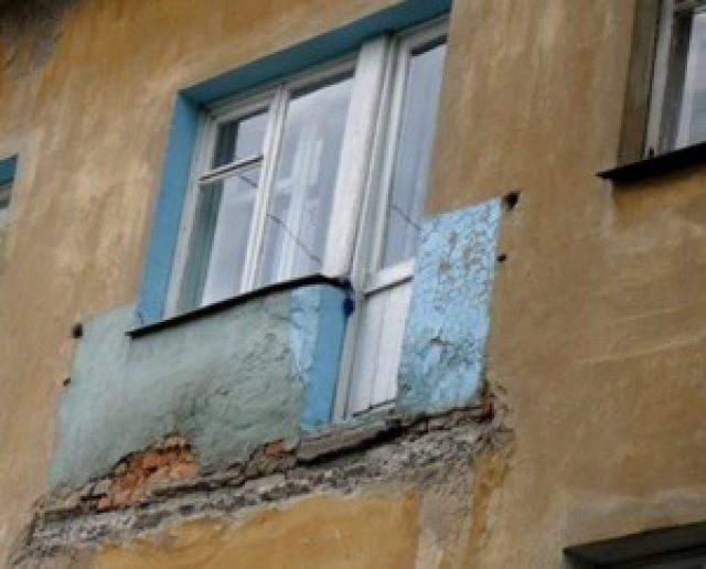 В многоэтажном доме по улице Горпищенко обрушился балкон