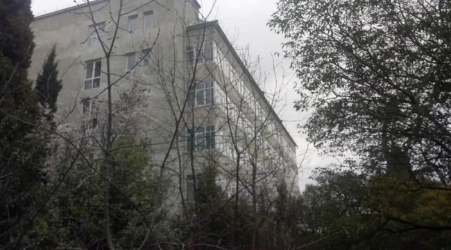 Капремонт детской больницы в Ялте не был завершен из-за недобросовестного подрядчика