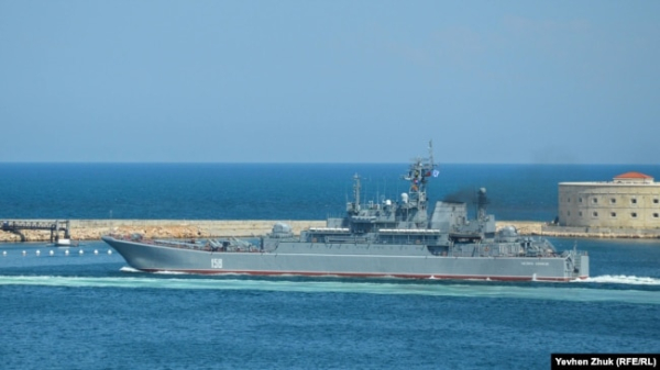Великий десантний корабель «Цезарь Куников» Чорноморського флоту РФ виходить із Севастопольської бухти. Архівне фото