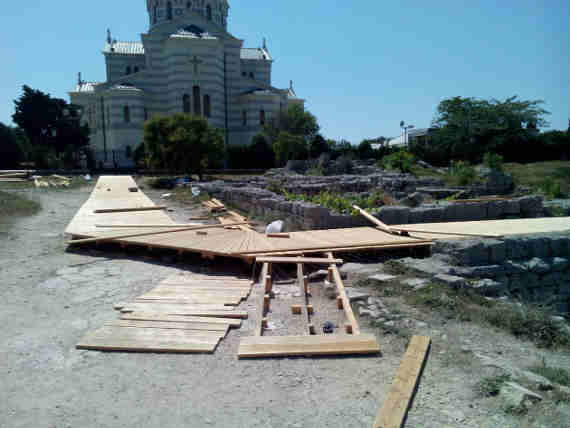 Территорию музея-заповедника "Херсонес Таврический" разрушают
