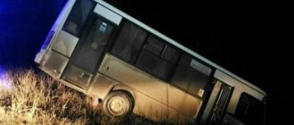 Автобус с пассажирами съехал в кювет в Белогорском районе, пострадали два человека