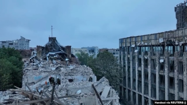 Загальний вигляд будівель, пошкоджених внаслідок російського ракетного удару по житловому будинку у Львові, Україна, 6 липня 2023 року