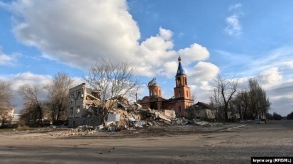Зруйнована обстрілами церква у центрі Оріхова