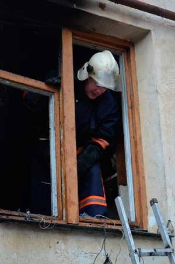 В Севастополе пожар в квартире жилого дома (видео)