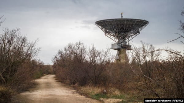 Високоточний та малосерійний радіотелескоп ТНА-400. Єдиний на весь Крим уцілілий екземпляр розташований у селищі Шкільне під Сімферополем