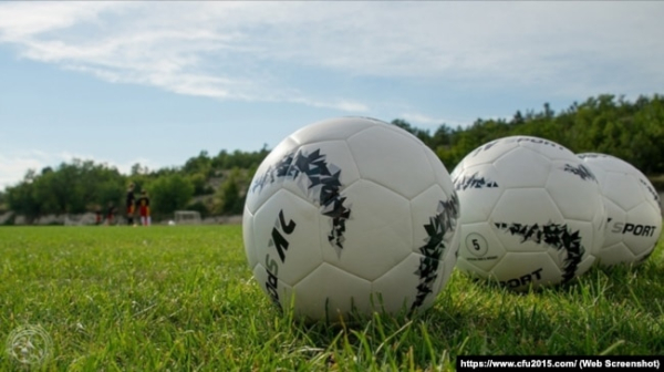 М'ячі на футбольному полі у Криму. Ілюстративне фото