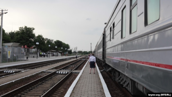 Потяг «Москва-Феодосія» на вокзалі в Криму. Ілюстративне фото