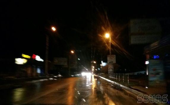 В Севастополе фонари зажглись на улицах, а в домах по-прежнему темно