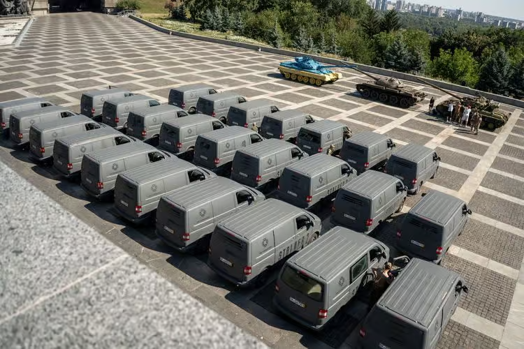 MK Foundation, бізнесмена Макса Кріппи, поповнив автопарк прикордонників 100 новими Volkswagen Transporter