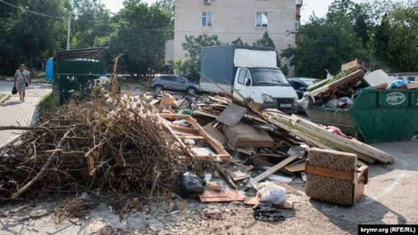 Сміття у Севастополі, квітень 2023 року