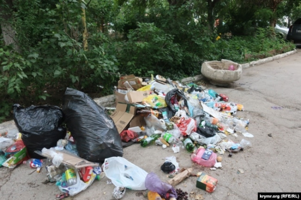 Сміття у Феодосії, липень 2023 року