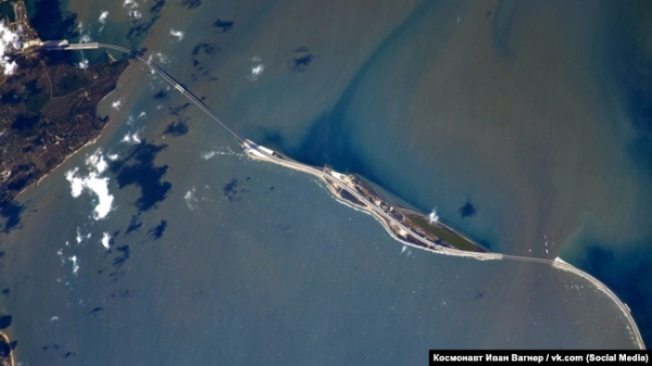 Міст через Керченську протоку, вигляд з космосу