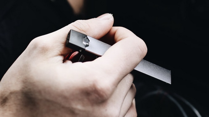 Електронна сигарета Juul та її вплив на процес відмови від куріння