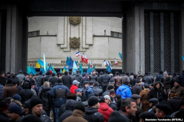 Митинг-противостояние под стенами крымского парламента, 26 февраля 2014 года