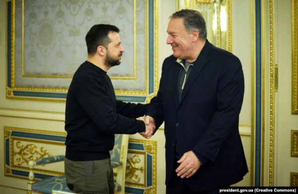 Президент України Володимир Зеленський і колишній державний секретар США Майк Помпео. Київ, 3 квітня 2023 року