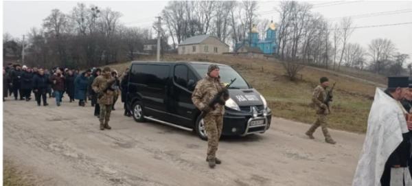 Із короваями, квітами, під прапорами Острожчина провела в останню дорогу Віктора Гобоша1