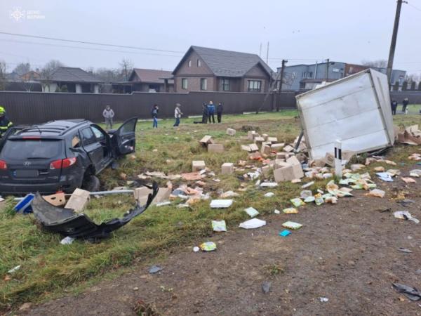 На місці аварії в Переспі рятувальники звільнили затиснутого постраждалого2