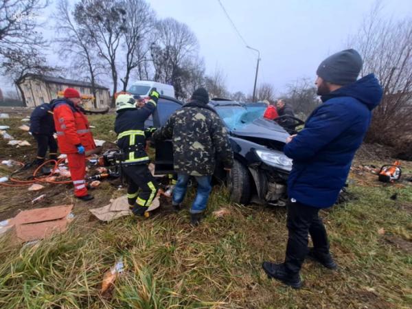 На місці аварії в Переспі рятувальники звільнили затиснутого постраждалого1