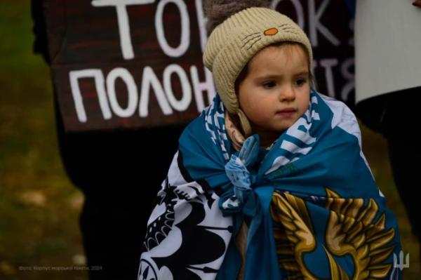 Новорічне бажання маленької доньки здійснилося: тато-морпіх повернувся з російського полону6