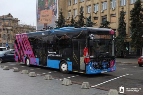 Різдвяна зірка, коза та Маланка: у Миколаєві курсує святковий вертеп3