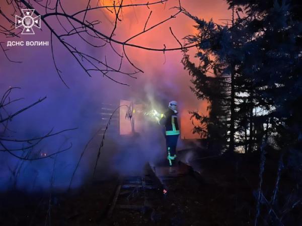 Рятувальники погасили пожежу у колишньому кафе «Білочка» у Струмівці5