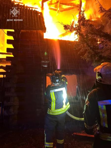 Рятувальники погасили пожежу у колишньому кафе «Білочка» у Струмівці1