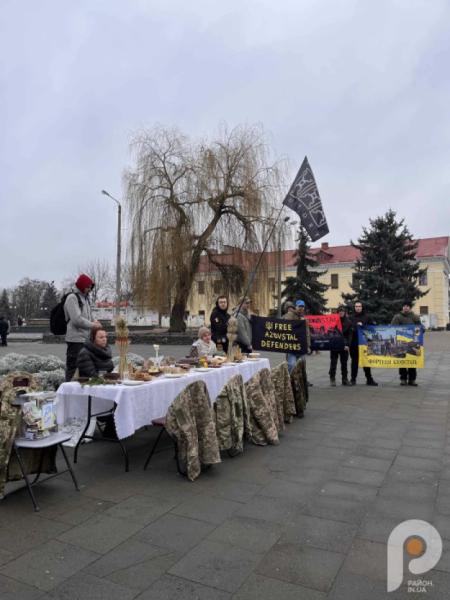 У центрі Ковеля відбулася імпровізована вечеря на підтримку захисників і їхніх родин2