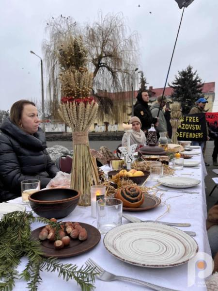 У центрі Ковеля відбулася імпровізована вечеря на підтримку захисників і їхніх родин5