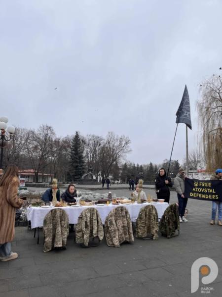 У центрі Ковеля відбулася імпровізована вечеря на підтримку захисників і їхніх родин6