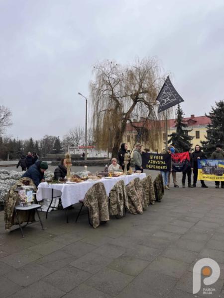 У центрі Ковеля відбулася імпровізована вечеря на підтримку захисників і їхніх родин4