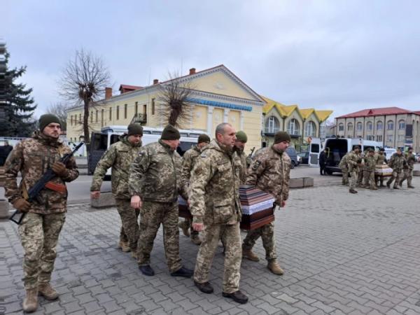 У Ковелі попрощалися з захисниками Миколою Бобром та Євгенієм Куколом11