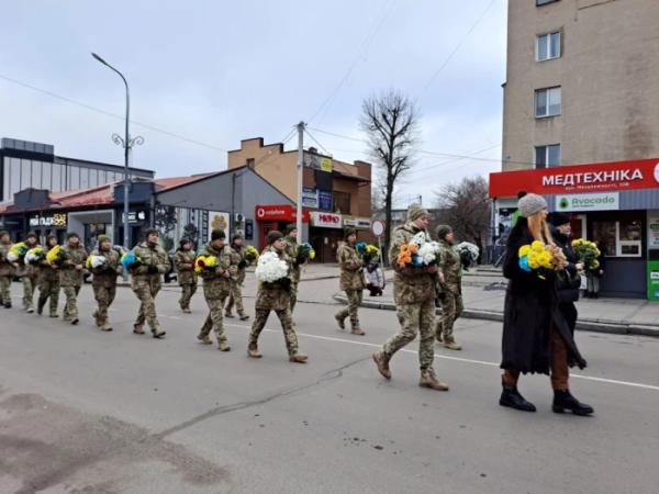 У Ковелі попрощалися з захисниками Миколою Бобром та Євгенієм Куколом7