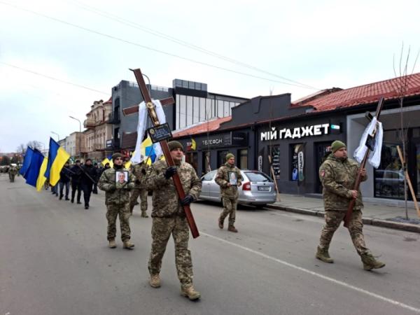 У Ковелі попрощалися з захисниками Миколою Бобром та Євгенієм Куколом5